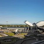 Hotel Moxy Lyon Airport