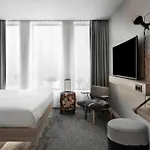 Hotel Moxy Lyon Airport