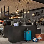 Hotel Moxy Lyon Airport