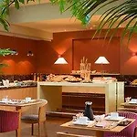 Hotel Moxy Lyon Airport Colombier-Saugnieu