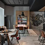 Hotel Moxy Lyon Airport 3*