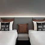 Hotel Moxy Lyon Airport 3*