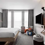 Hotel Moxy Lyon Airport