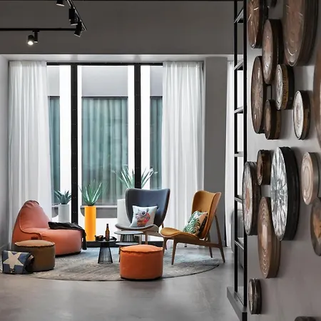 Moxy Lyon Airport Otel 3*