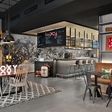 호텔 Moxy Lyon Airport 콜롬비에소그니우