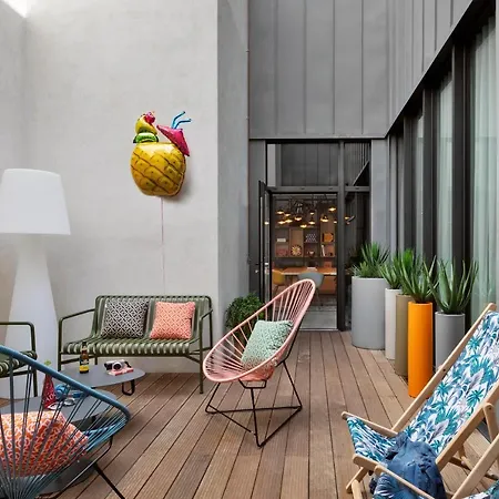 Moxy Lyon Airport Otel Colombier-Saugnieu