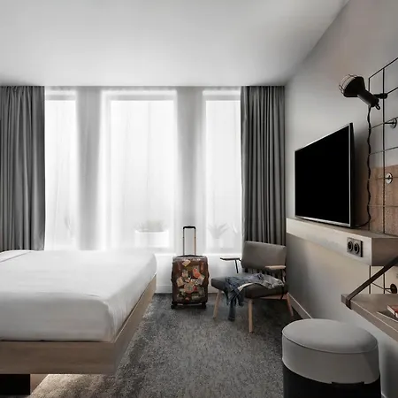 Hotel Moxy Lyon Airport