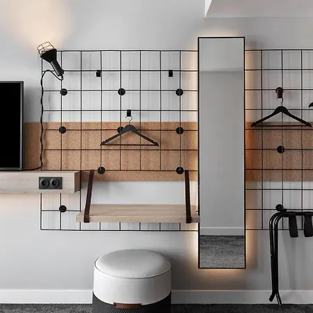 Moxy Lyon Airport 3*