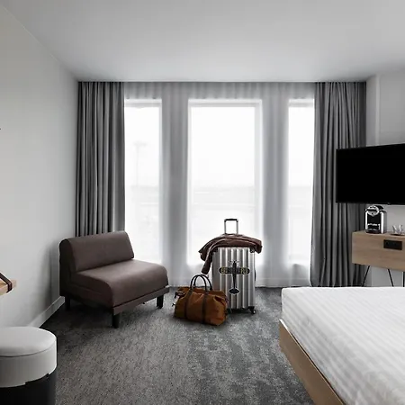 Otel Moxy Lyon Airport Colombier-Saugnieu