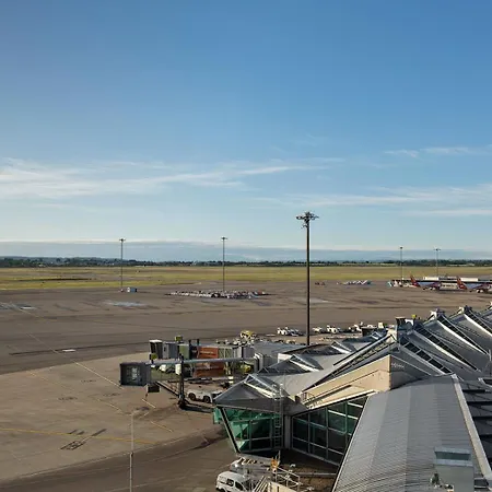 Moxy Lyon Airport 3*