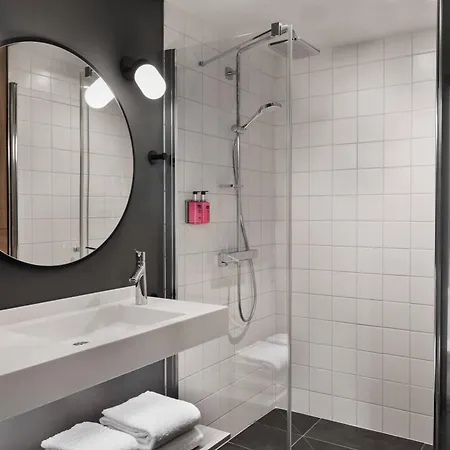 Moxy Lyon Airport 3* 科隆别索尼约