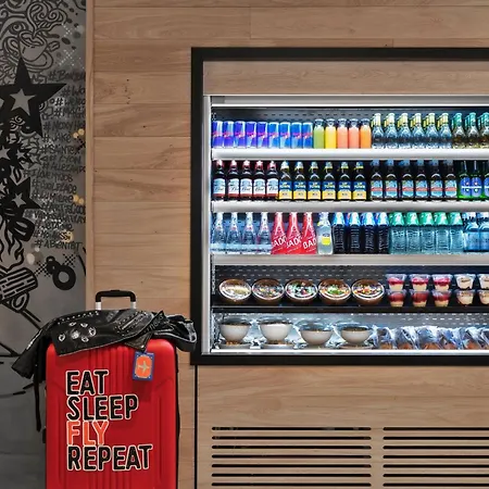 Moxy Lyon Airport Otel 3*