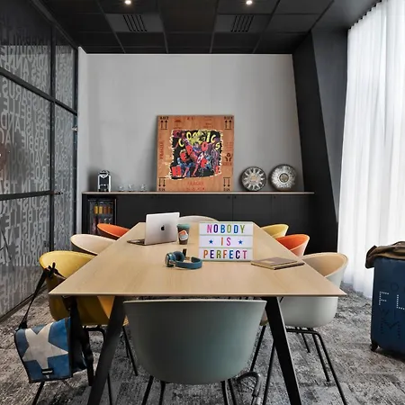 Moxy Lyon Airport 酒店 科隆别索尼约