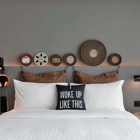 Hotel Moxy Lyon Airport