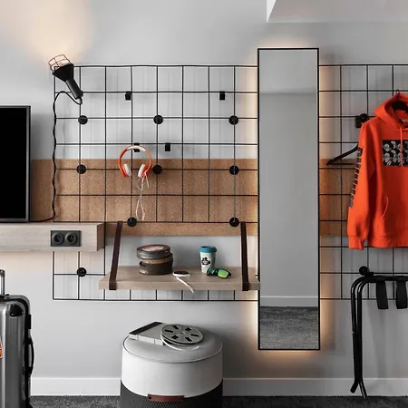 Moxy Lyon Airport 酒店 3*