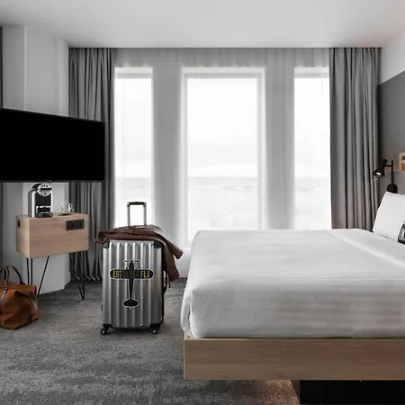 Moxy Lyon Airport 3*