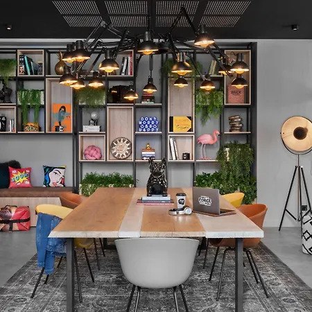 Moxy Lyon Airport Otel 3*