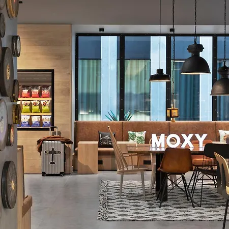 Hotel Moxy Lyon Airport 3*