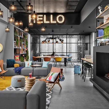 Moxy Lyon Airport Hotel Colombier-Saugnieu