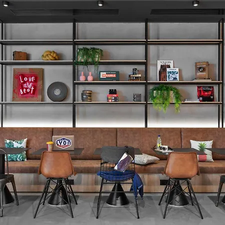Hotel Moxy Lyon Airport Colombier-Saugnieu
