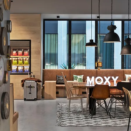 Moxy Lyon Airport Hotel Colombier-Saugnieu