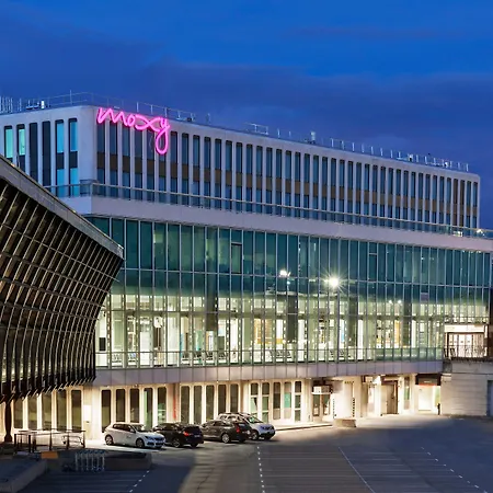 Moxy Lyon Airport Hotel Colombier-Saugnieu