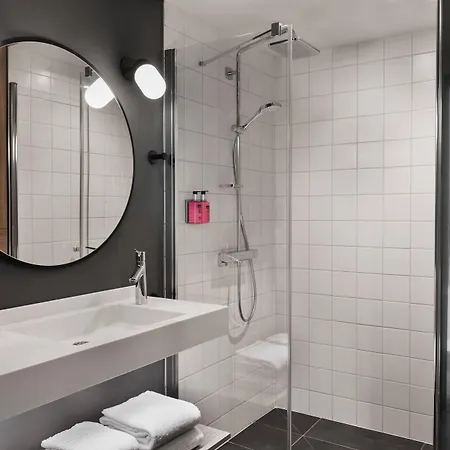 Otel Moxy Lyon Airport Colombier-Saugnieu