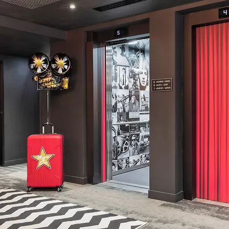 Moxy Lyon Airport 3*