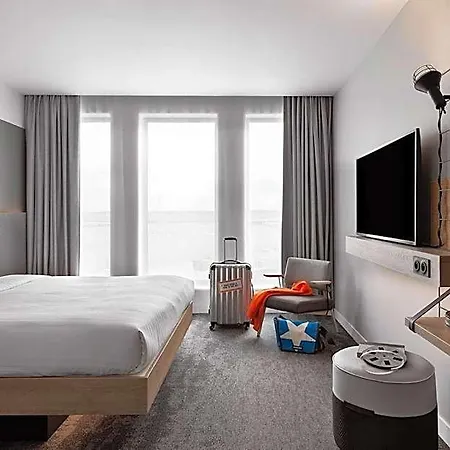 Hotel Moxy Lyon Airport