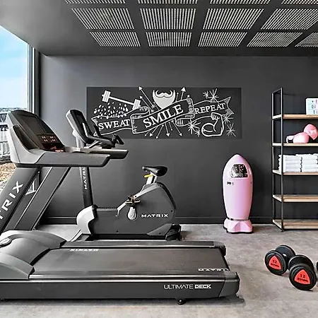 Moxy Lyon Airport