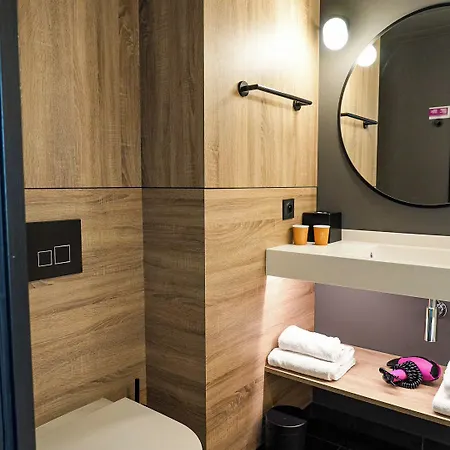 Moxy Lyon Airport Hotel Colombier-Saugnieu