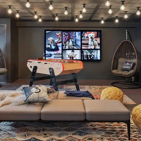 Moxy Lyon Airport